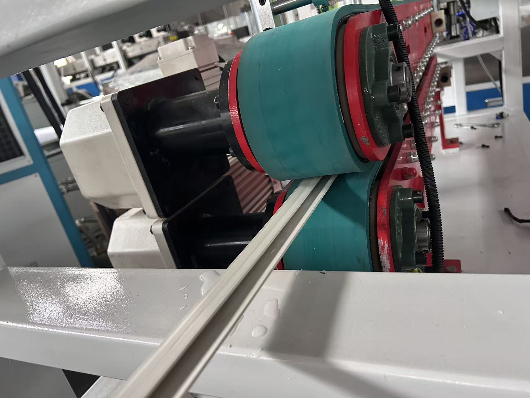 PVC TPE Seal Strip Profile Production Line (2) Línea de producción de perfiles de tiras de sellado de PVC TPE (2)