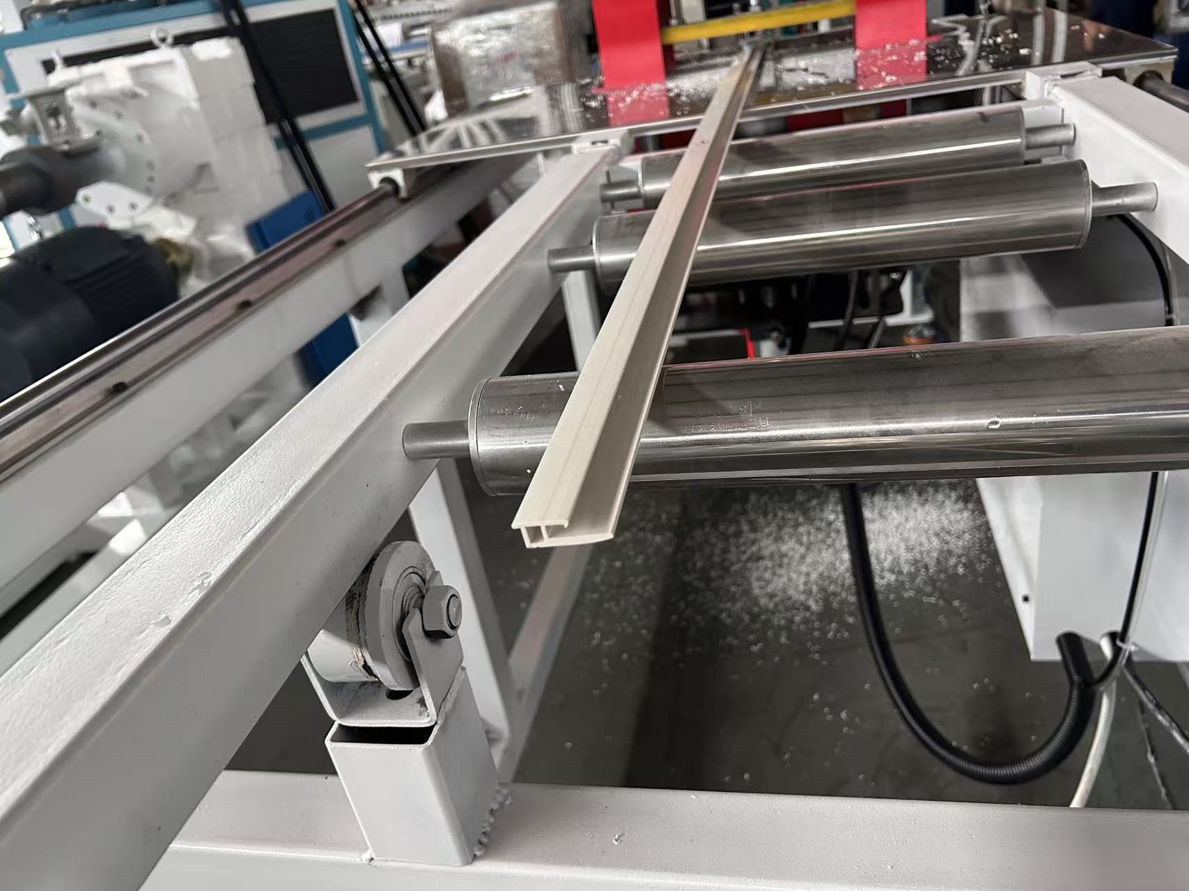 PVC TPE Seal Strip Profile Production Line (3) Línea de producción de perfiles de tiras de sellado de PVC TPE (3)