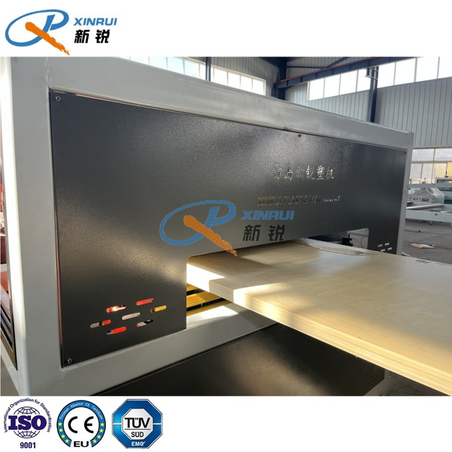 PVC WPC Wood Plastic Hollow Hollow Machine Máquina de panel de puerta WPC Máquina de extrusión de la puerta WPC