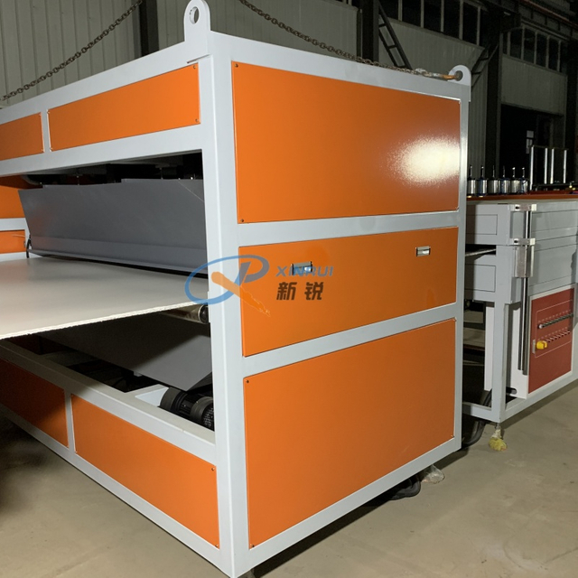 Máquina de fabricación de láminas corrugadas de plástico hueco